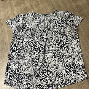 Hilary Radley women’s like new v neck blouse